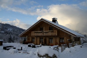Le chalet Cassiopée en décembre après une chute de neige